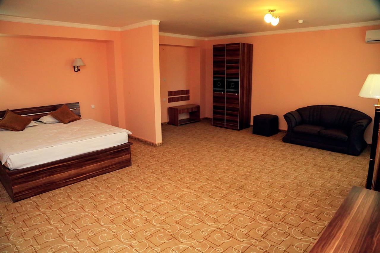 פרגנה Ziyorat Luxury Hotel מראה חיצוני תמונה